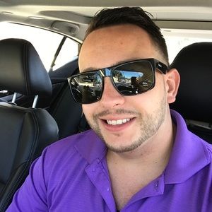 Meet your Posher, Yanis